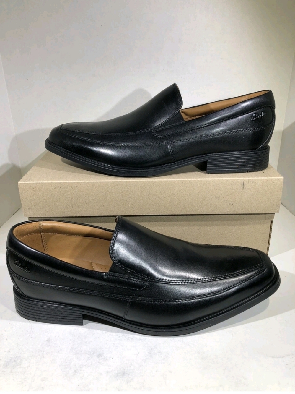 Clarks Tilden Free Men’s Size 8W Black Leather Loafers X7-1606